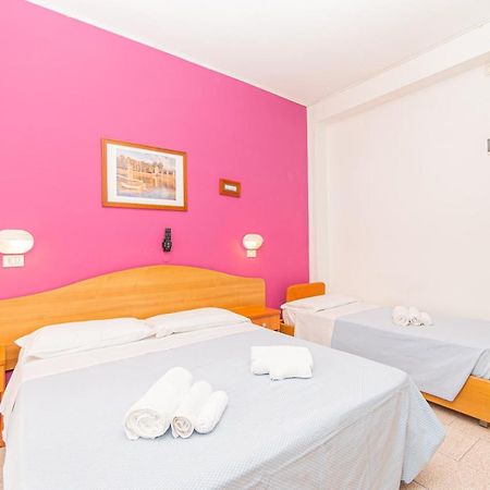 Hotel Arlino Rimini Kültér fotó