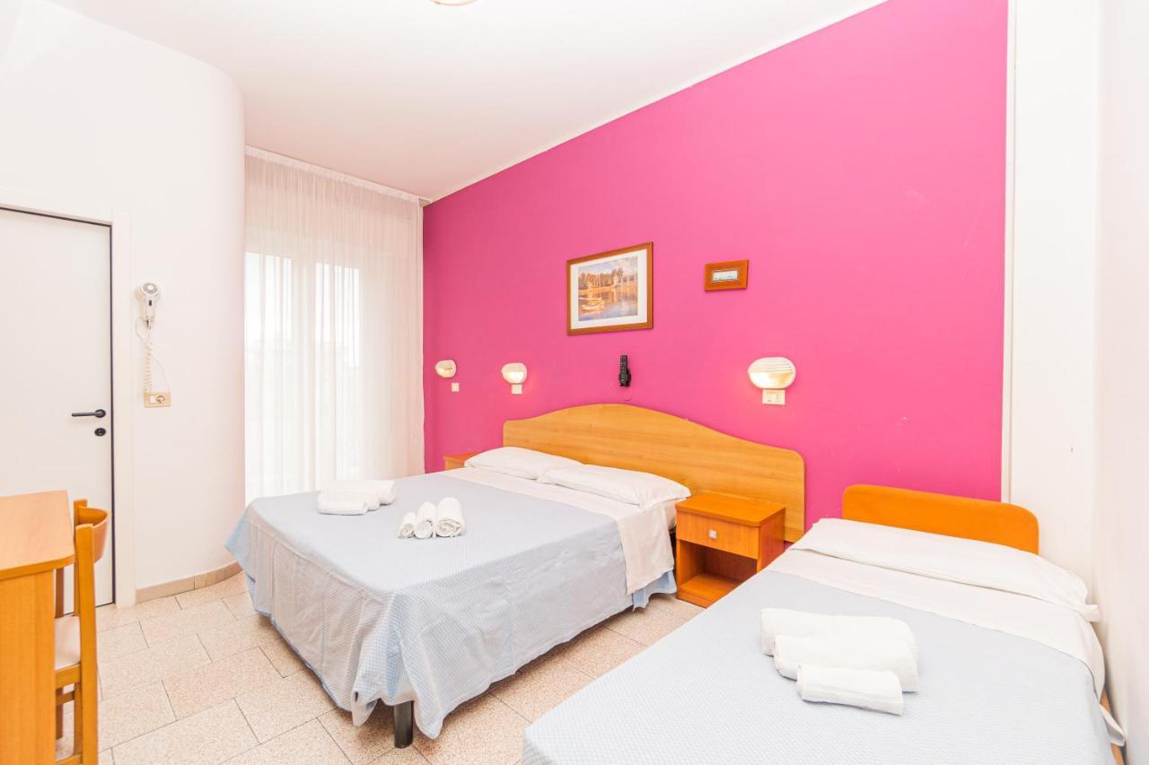 Hotel Arlino Rimini Kültér fotó