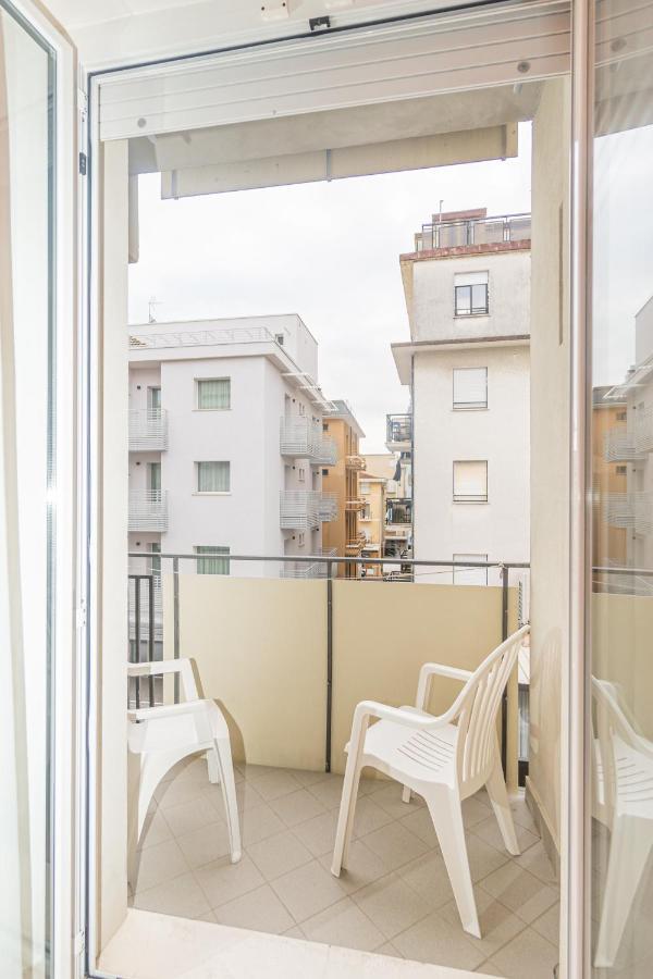 Hotel Arlino Rimini Kültér fotó