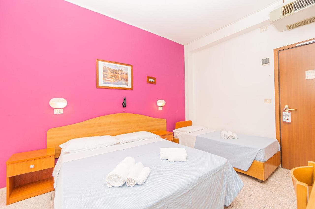 Hotel Arlino Rimini Kültér fotó