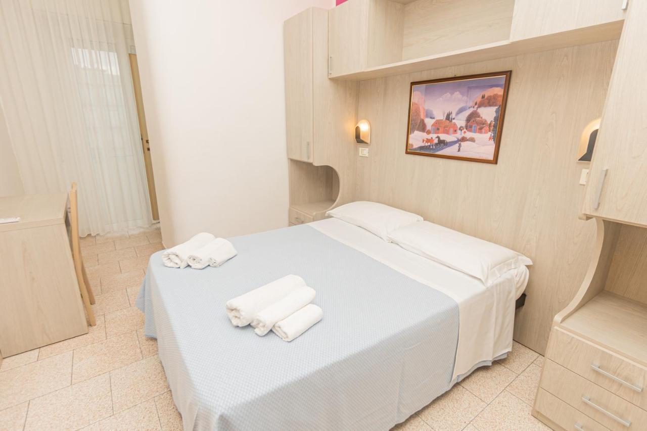 Hotel Arlino Rimini Kültér fotó