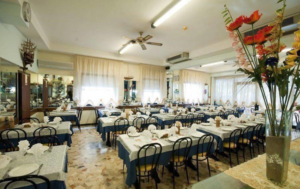 Hotel Arlino Rimini Kültér fotó