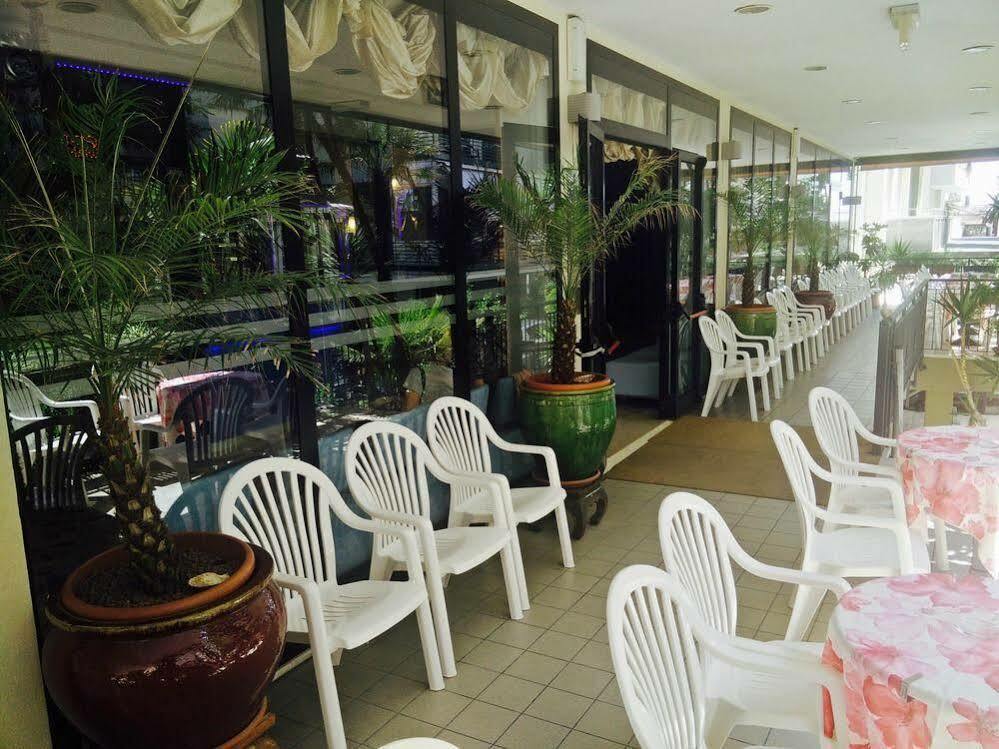 Hotel Arlino Rimini Kültér fotó